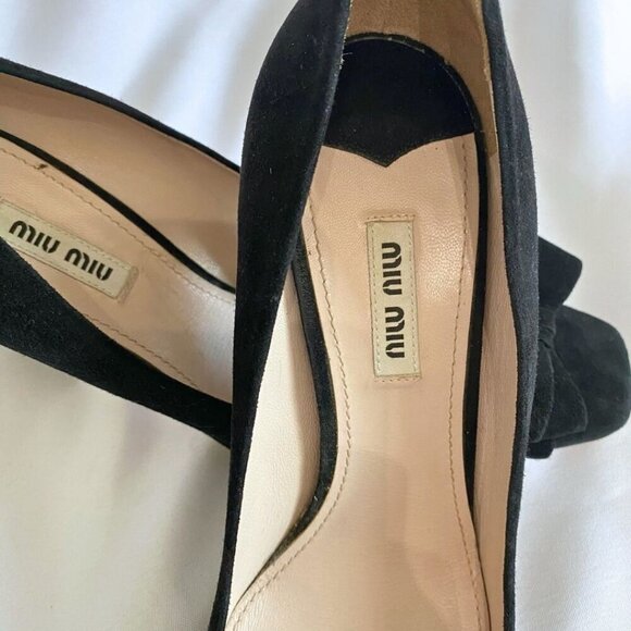 MIU MIU BLACK SUEDE FRONT BOW PUMPS - 40 (10) - Picture 8 of 9